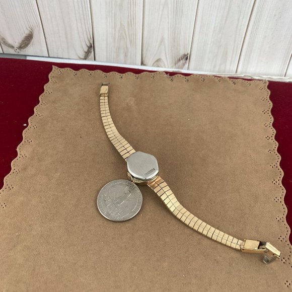 Vintage Hilton 17 Jewel Swiss Movement Peek A Boo or Flip Top Watch 10K RGP